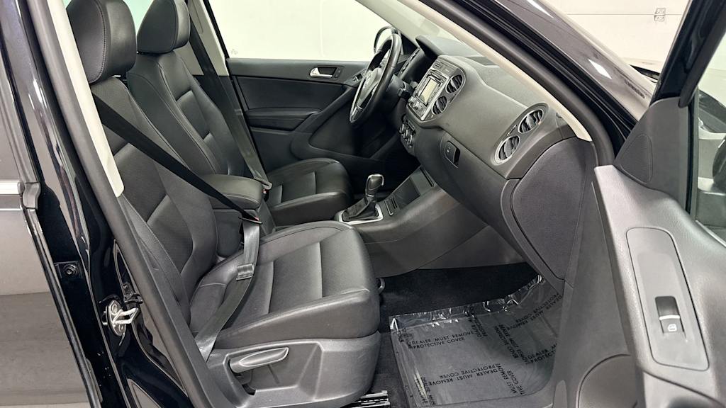 Thumbnail: 2012 Volkswagen Tiguan - 31