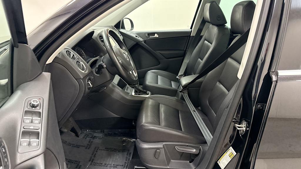Thumbnail: 2012 Volkswagen Tiguan - 10