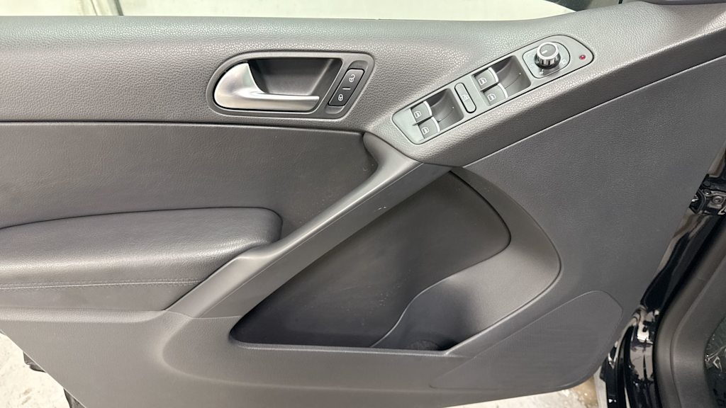 Thumbnail: 2012 Volkswagen Tiguan - 26
