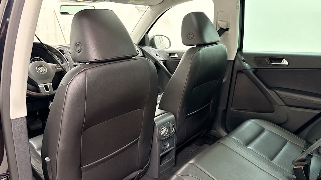 Thumbnail: 2012 Volkswagen Tiguan - 30