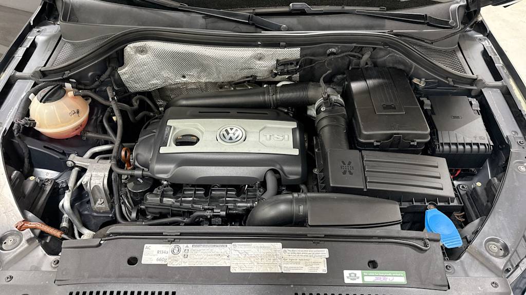 Thumbnail: 2012 Volkswagen Tiguan - 8