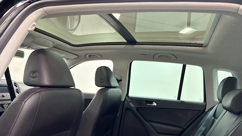 Thumbnail: 2012 Volkswagen Tiguan - 29
