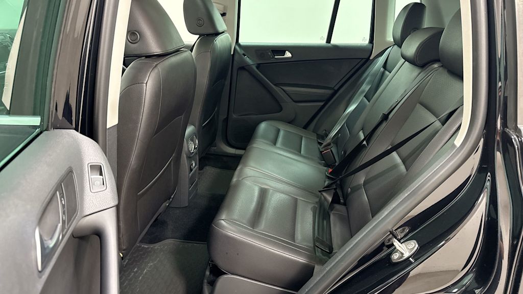 Thumbnail: 2012 Volkswagen Tiguan - 12