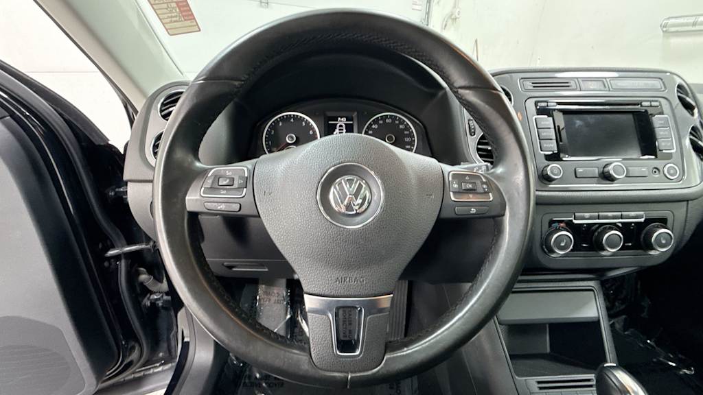 Thumbnail: 2012 Volkswagen Tiguan - 9