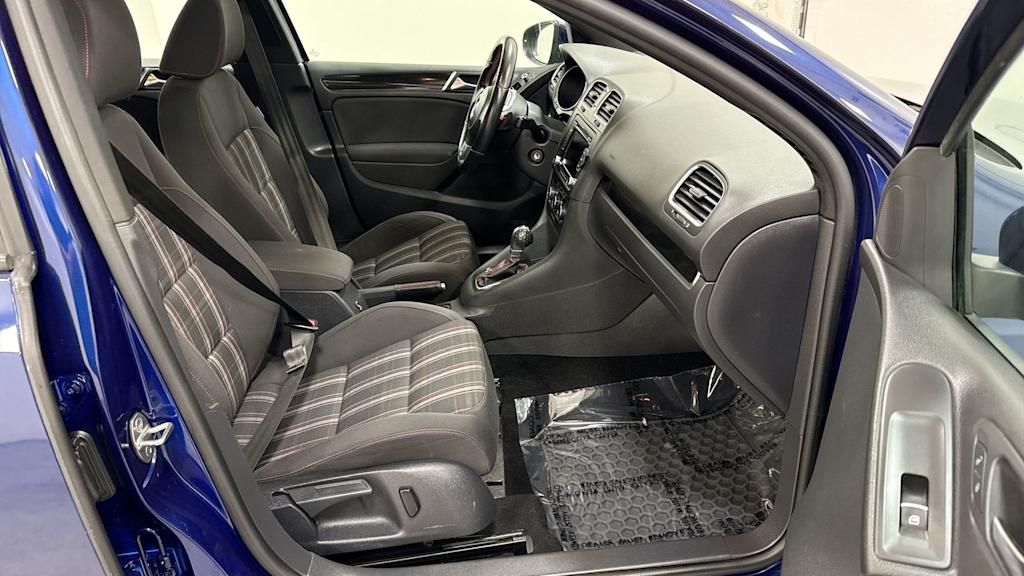 Thumbnail: 2013 Volkswagen Golf - 30