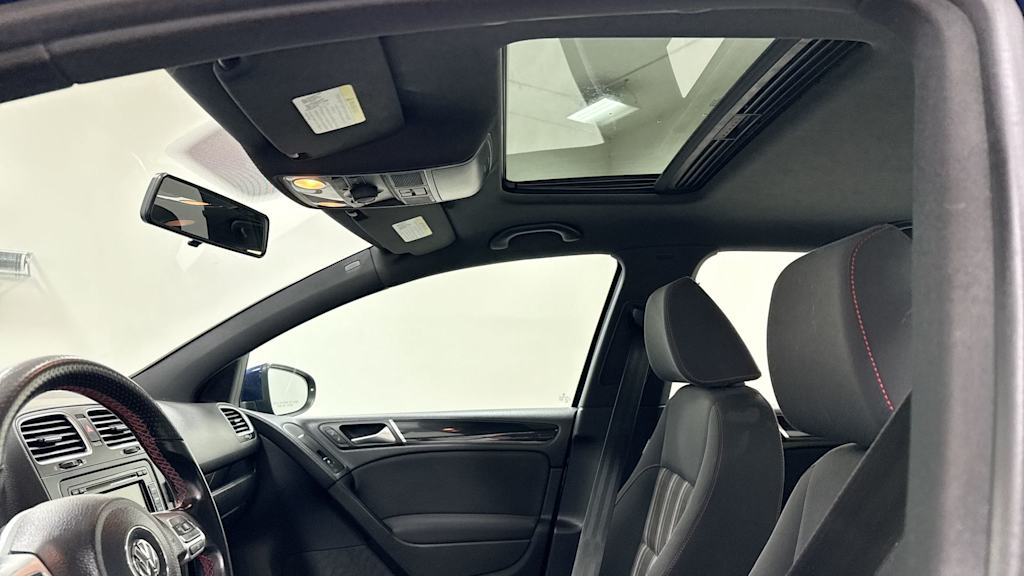 Thumbnail: 2013 Volkswagen Golf - 28