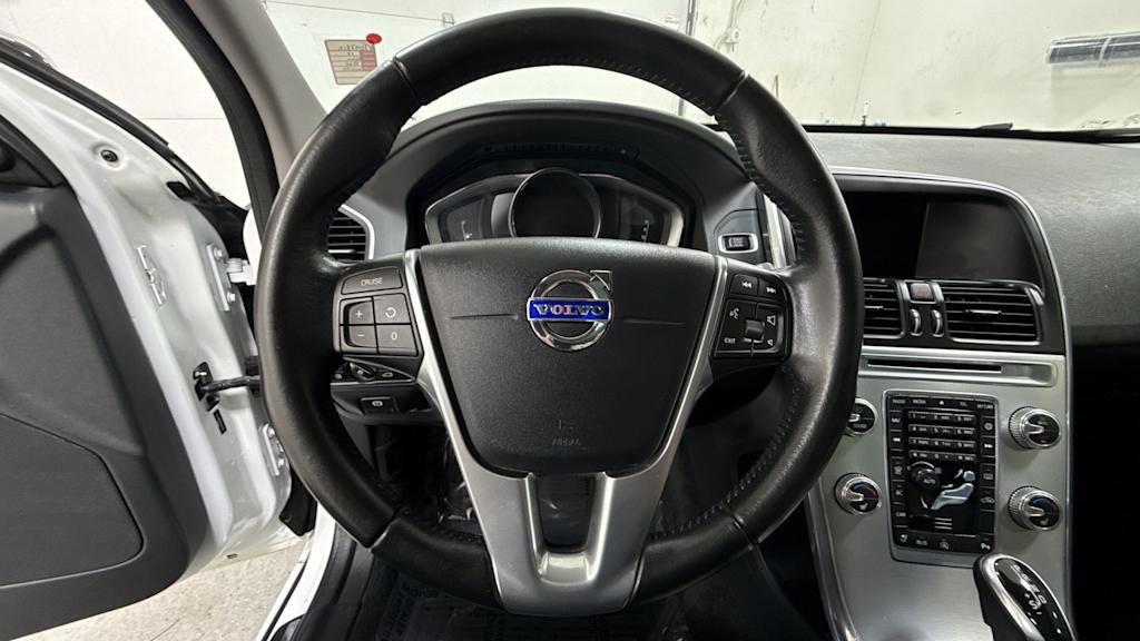 Thumbnail: 2017 Volvo XC60 - 10