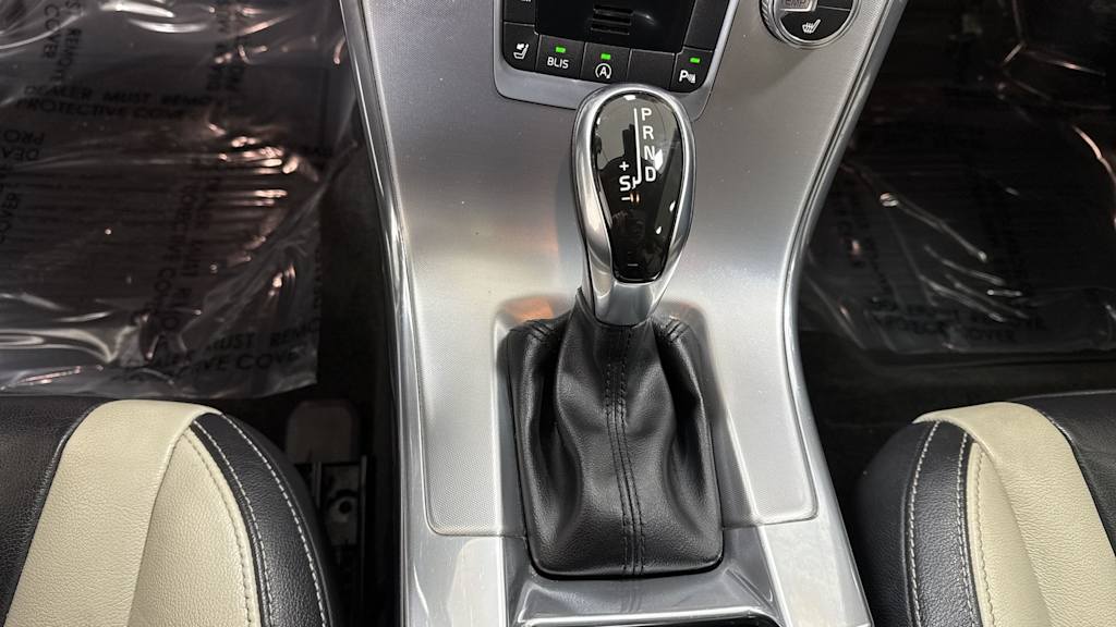 Thumbnail: 2017 Volvo XC60 - 16