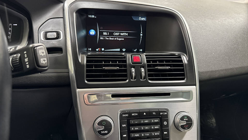 Thumbnail: 2017 Volvo XC60 - 15