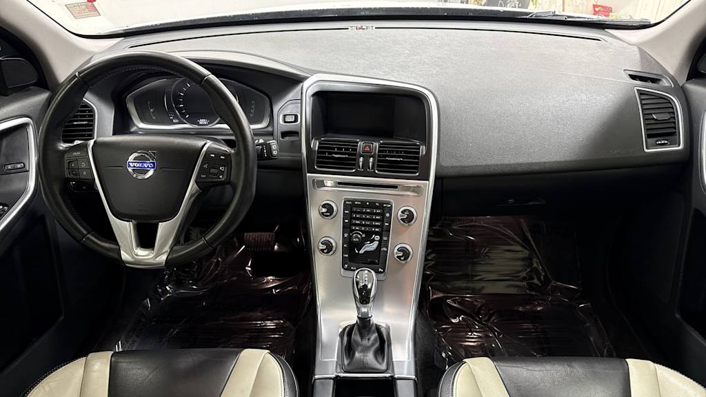 Thumbnail: 2017 Volvo XC60 - 14