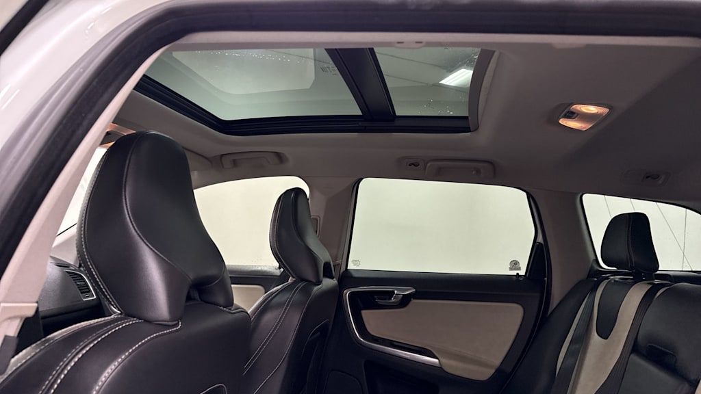 Thumbnail: 2017 Volvo XC60 - 30