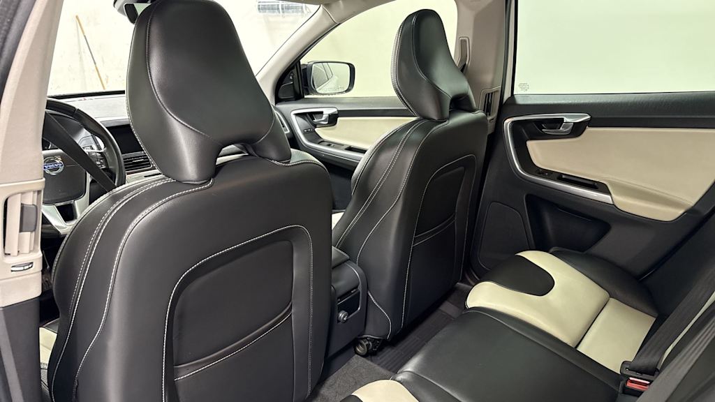 Thumbnail: 2017 Volvo XC60 - 31