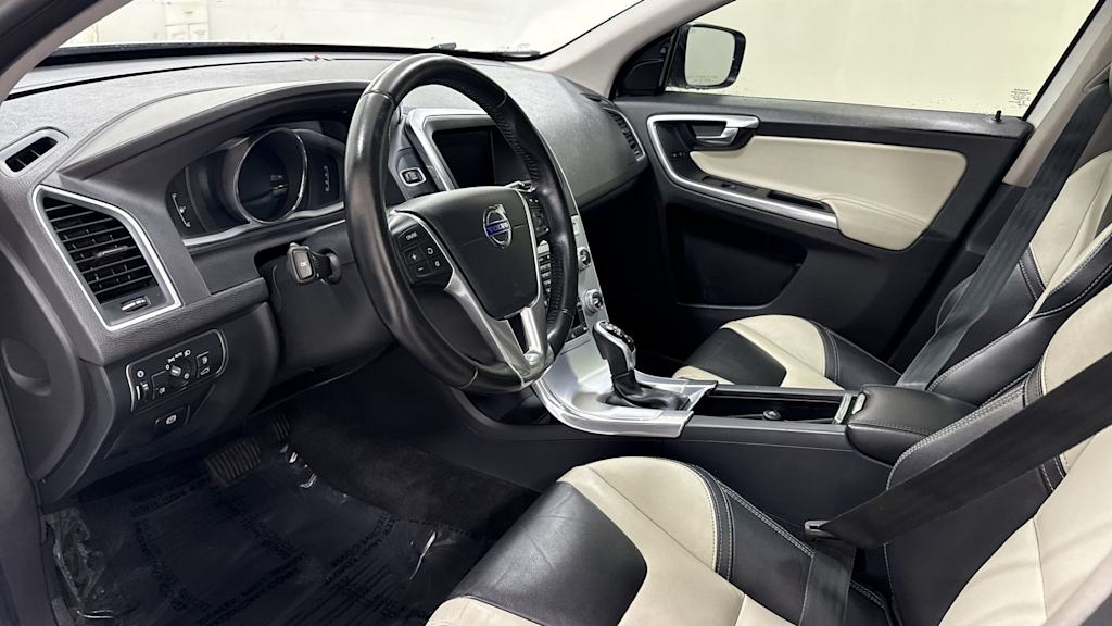 Thumbnail: 2017 Volvo XC60 - 2