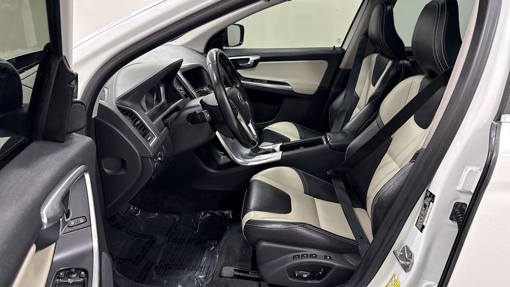 Thumbnail: 2017 Volvo XC60 - 11