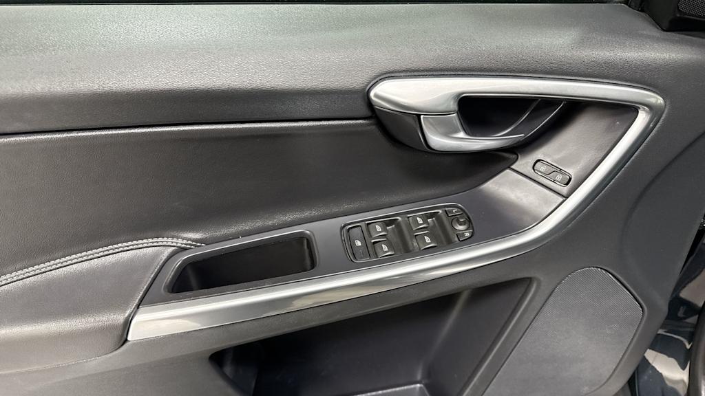 2015 Volvo XC60 T6 25