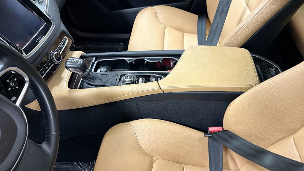 Thumbnail: 2016 Volvo XC90 - 12
