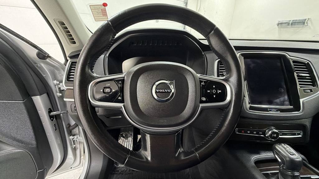 Thumbnail: 2017 Volvo XC90 - 10