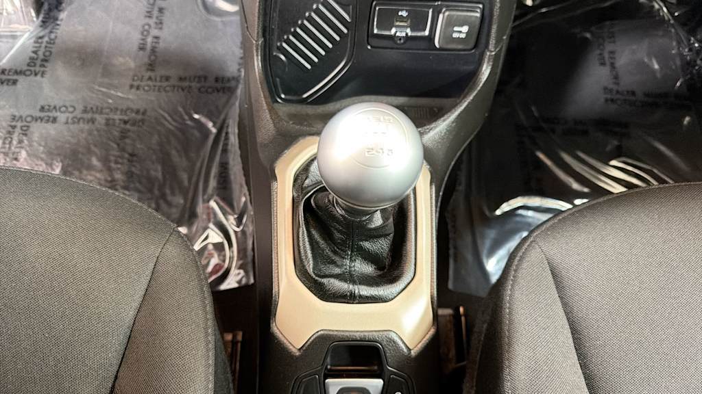 Thumbnail: 2016 Jeep Renegade - 16