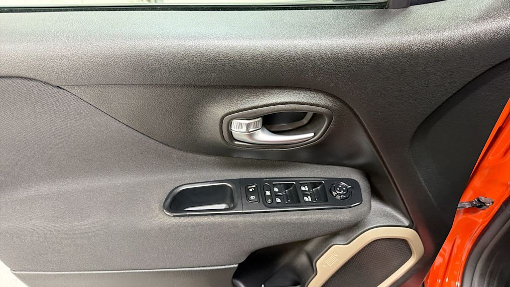 Thumbnail: 2016 Jeep Renegade - 25