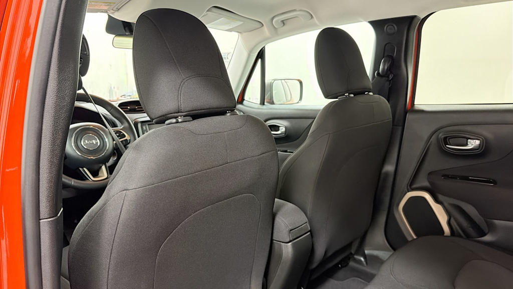 Thumbnail: 2016 Jeep Renegade - 29
