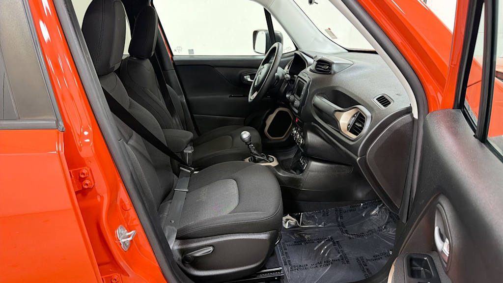 Thumbnail: 2016 Jeep Renegade - 30