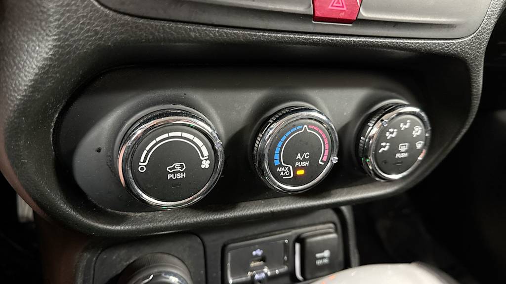 2016 Jeep Renegade Sport 27