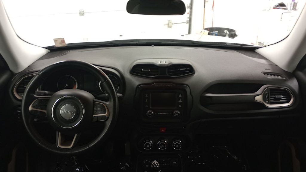 Thumbnail: 2015 Jeep Renegade - 13