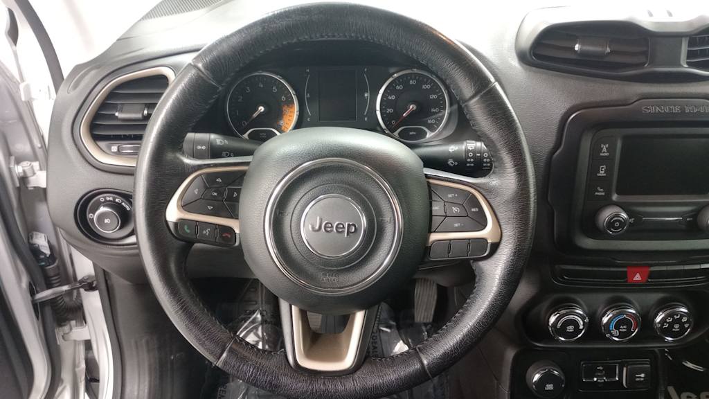 Thumbnail: 2015 Jeep Renegade - 9