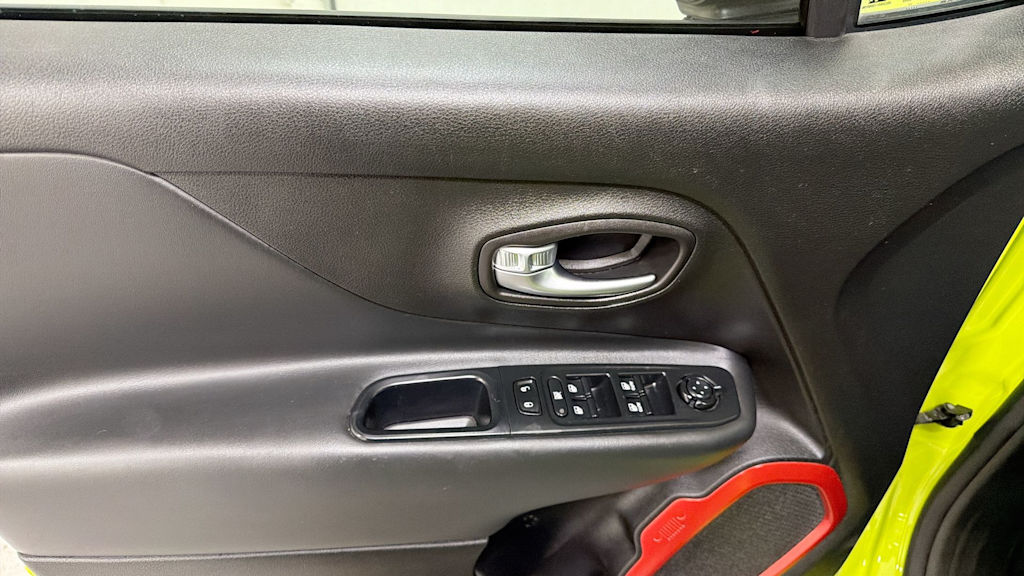 Thumbnail: 2017 Jeep Renegade - 22
