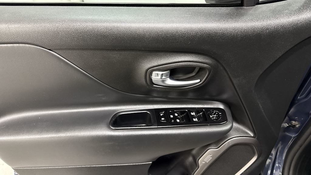 Thumbnail: 2022 Jeep Renegade - 26