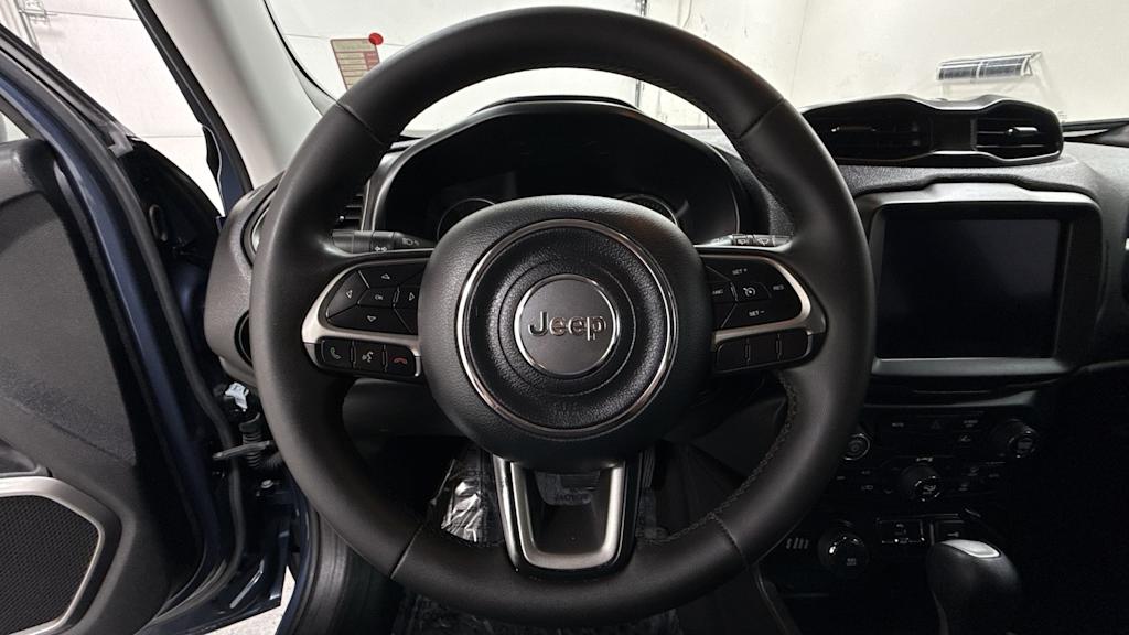 Thumbnail: 2022 Jeep Renegade - 9