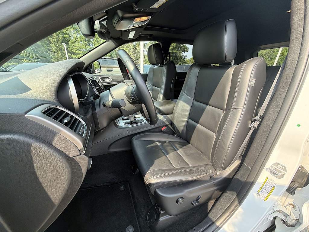 Thumbnail: 2020 Jeep Grand Cherokee - 12