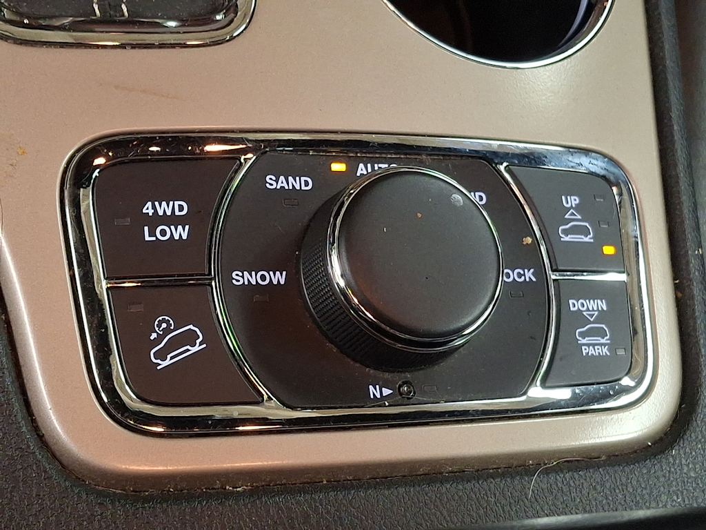 Thumbnail: 2017 Jeep Grand Cherokee - 25