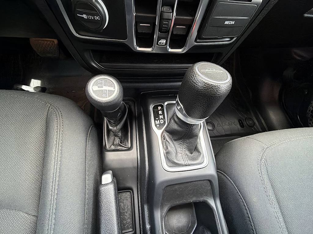 Thumbnail: 2021 Jeep Gladiator - 14