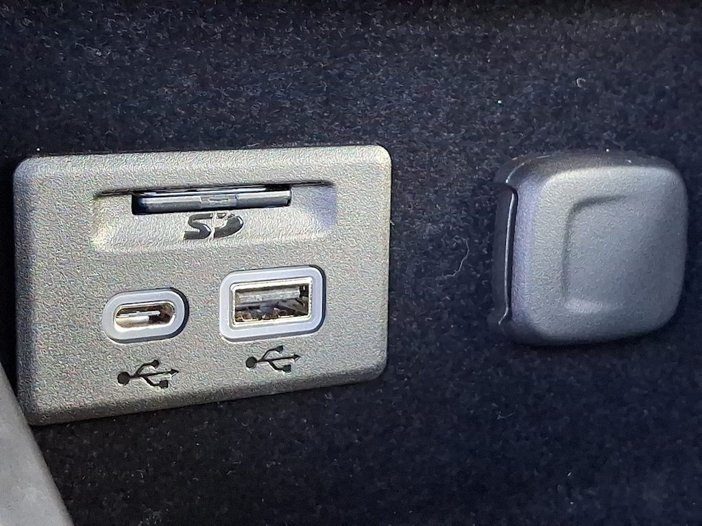 Thumbnail: 2022 Cadillac XT4 - 22