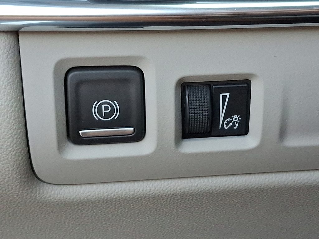 Thumbnail: 2022 Cadillac XT4 - 24