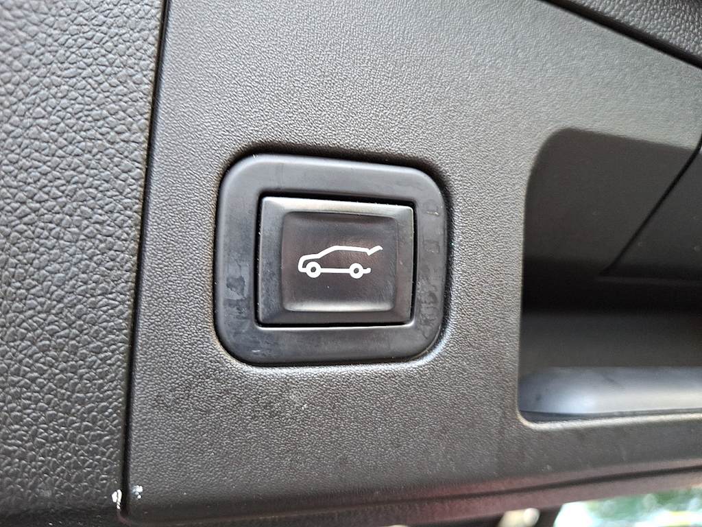 Thumbnail: 2022 Cadillac XT4 - 25