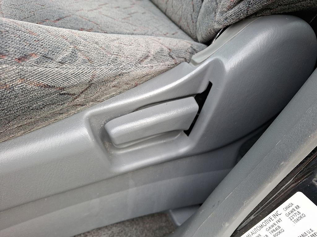 Thumbnail: 2002 Chevrolet Tracker - 18