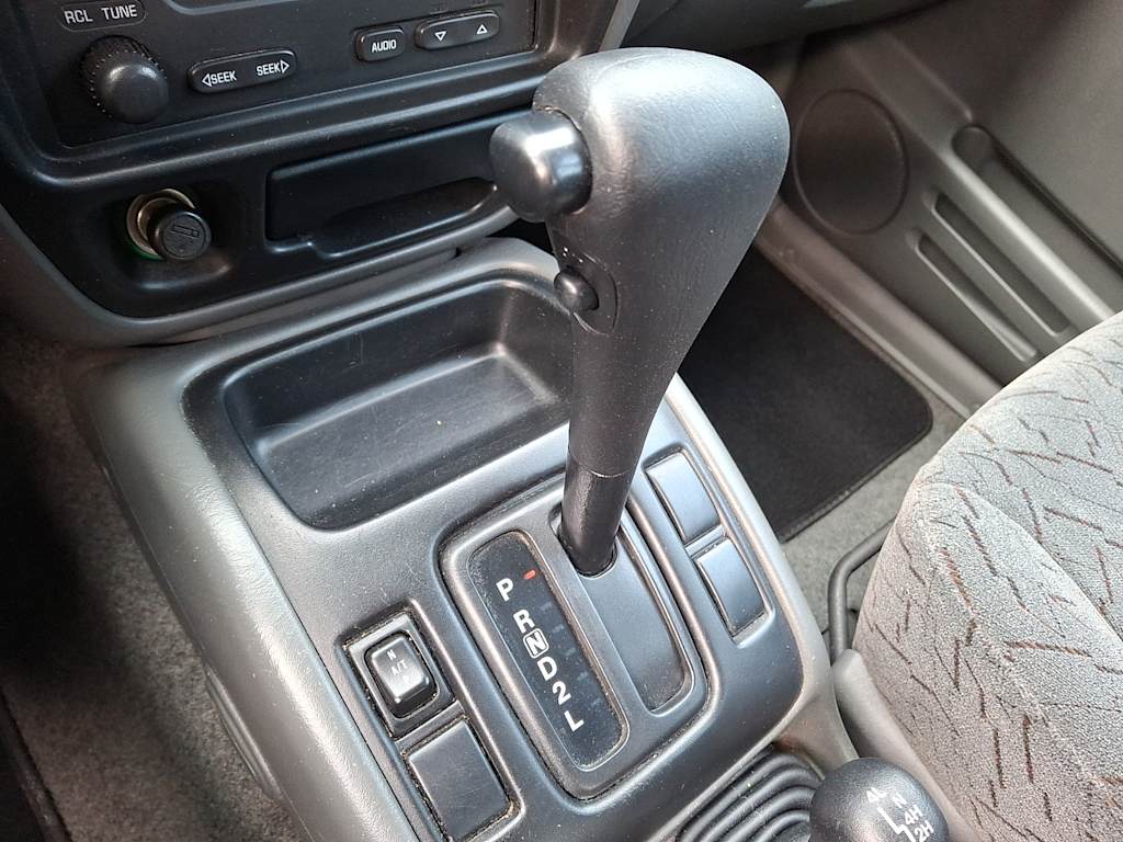 Thumbnail: 2002 Chevrolet Tracker - 9