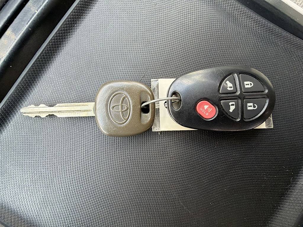 Thumbnail: 2012 Toyota Sienna - 17