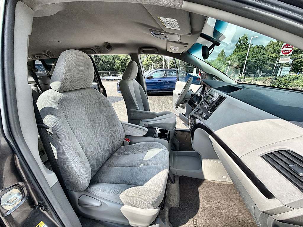 Thumbnail: 2012 Toyota Sienna - 28