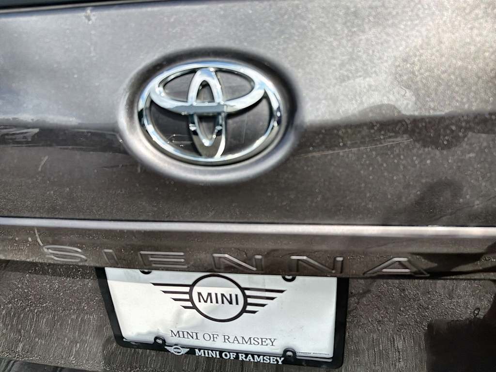 Thumbnail: 2012 Toyota Sienna - 7