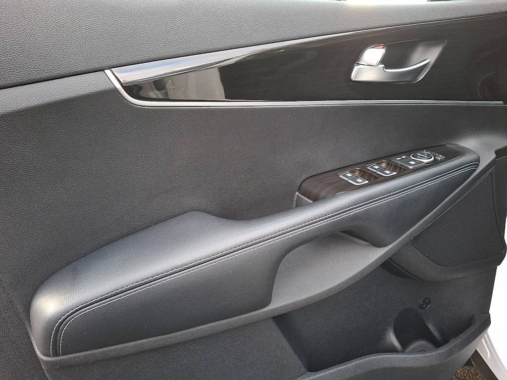 Thumbnail: 2019 Kia Sorento - 17