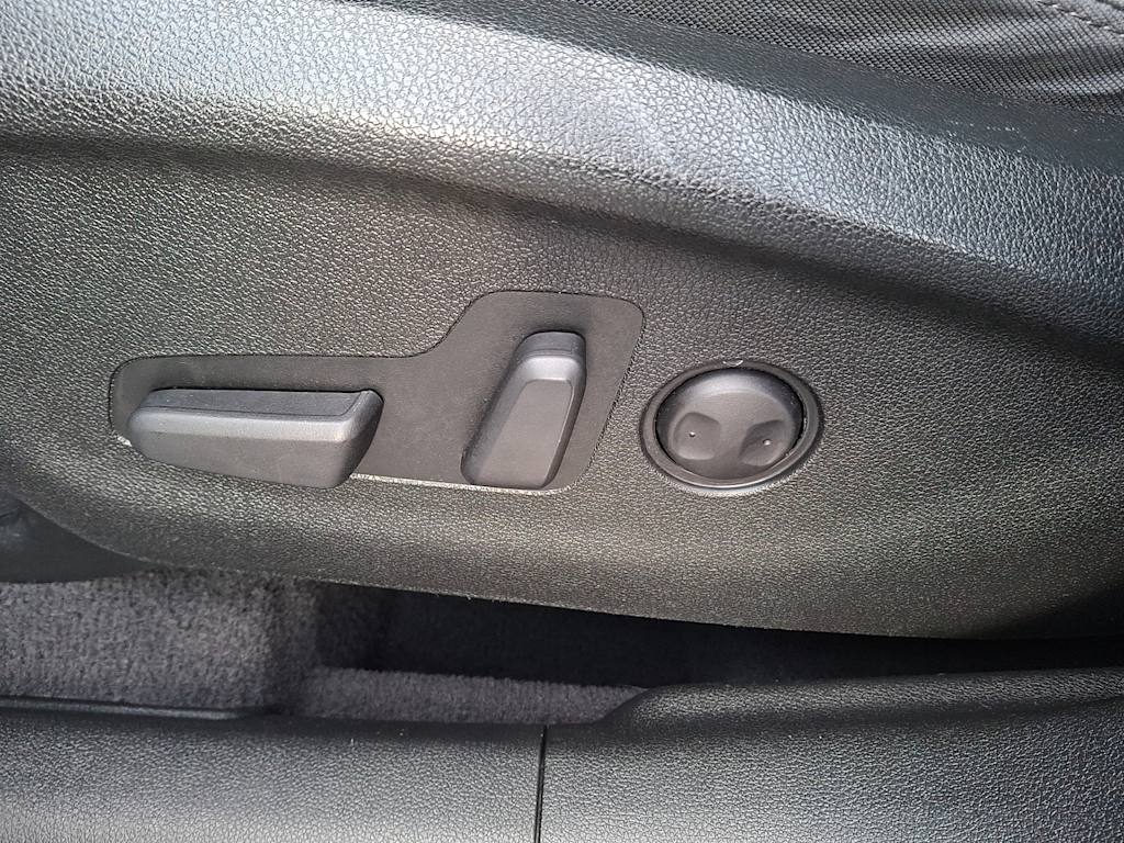 Thumbnail: 2019 Kia Sorento - 18