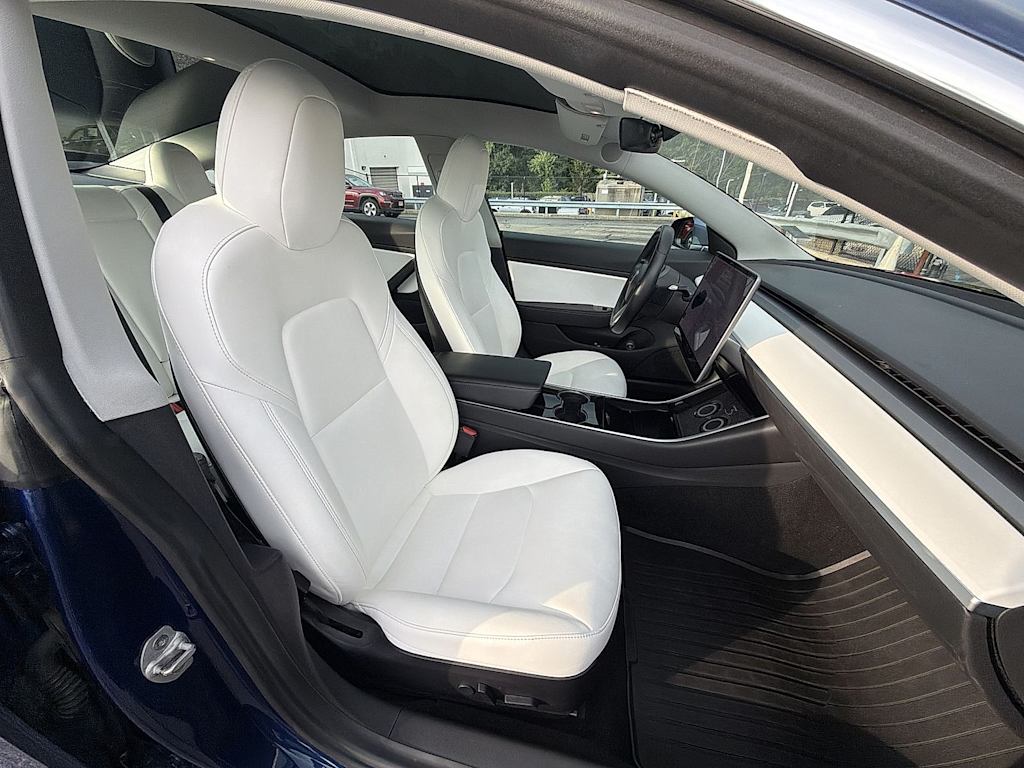 Thumbnail: 2018 Tesla Model 3 - 27