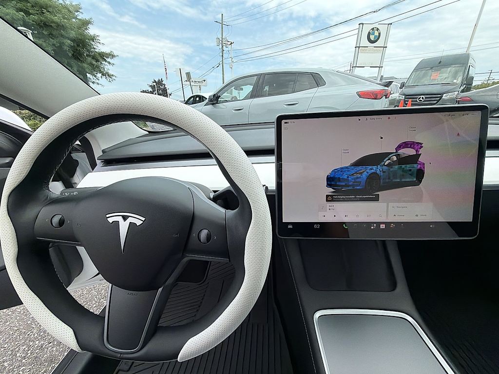 Thumbnail: 2022 Tesla Model 3 - 14