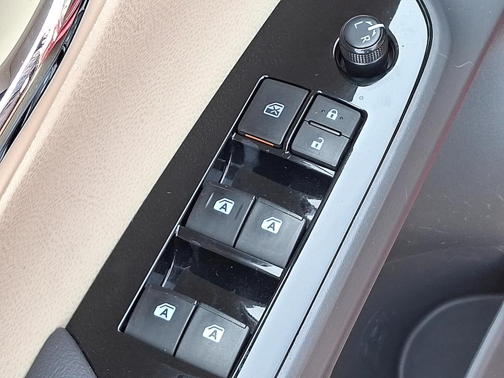 Thumbnail: 2016 Toyota Prius - 27