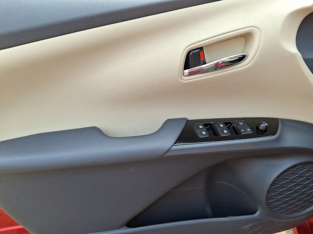 Thumbnail: 2016 Toyota Prius - 15