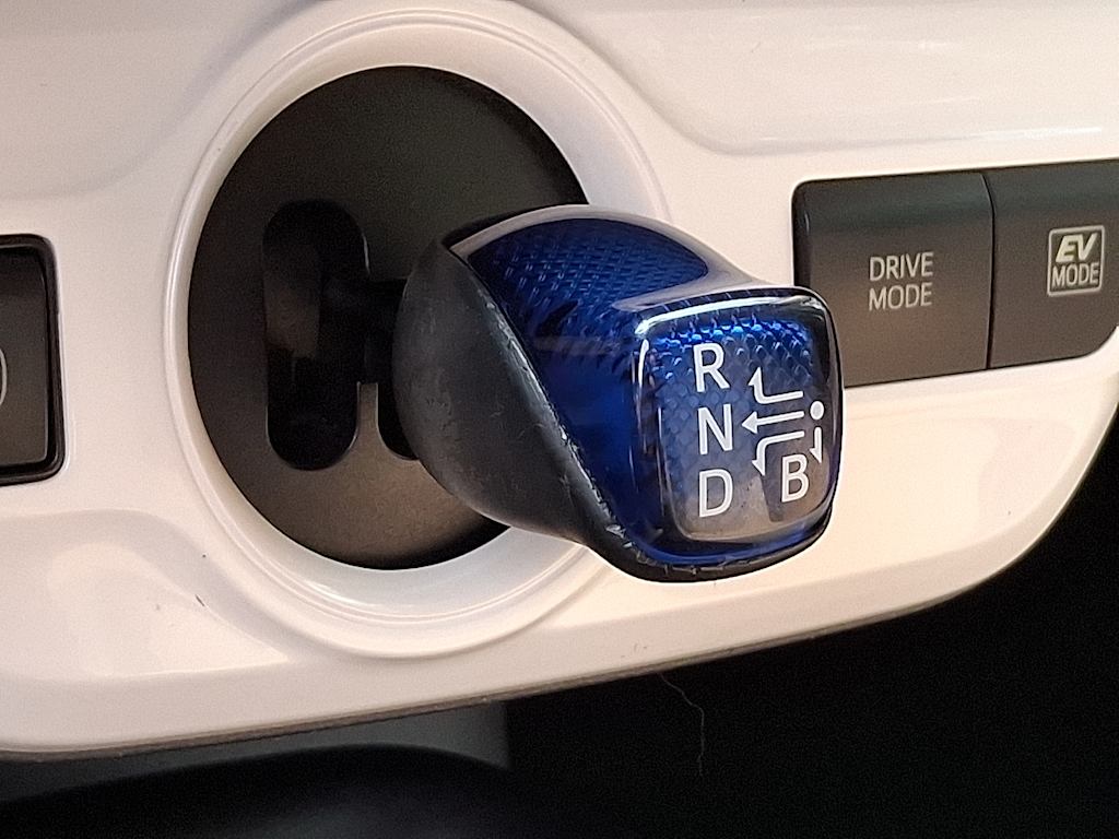 Thumbnail: 2016 Toyota Prius - 17