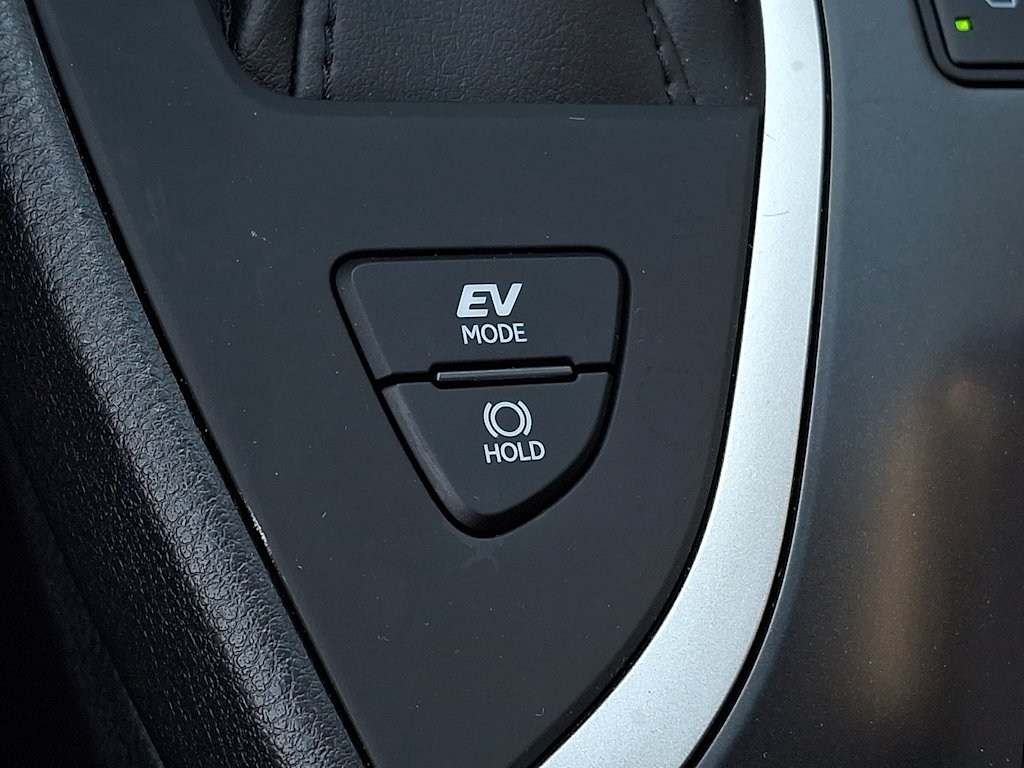 Thumbnail: 2023 Lexus UX - 26